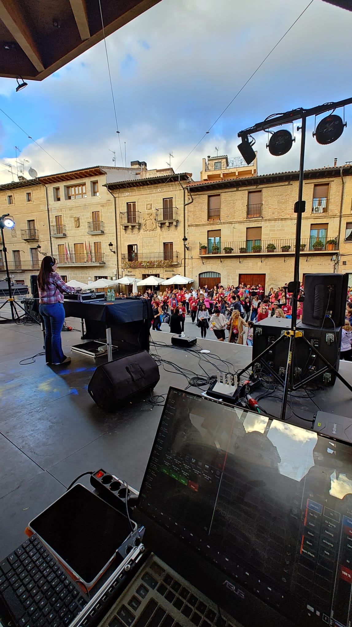 Equipo de sonido en las fiestas de un pueblo